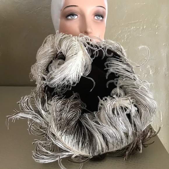 SHOWSTOPPER 1930s BROWN FELT TILT HAT WITH BROWN TIPPED WHITE OSTRICH FEATHERS main image 10